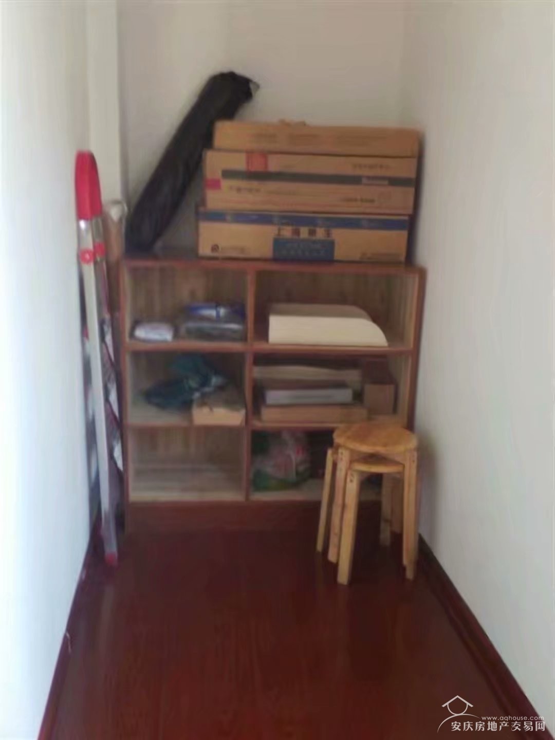 出售：此房采光好房间宽敞通风佳。交通方便小区环境优美停车方便